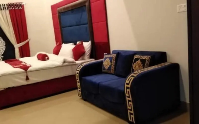Hotel The Holiday