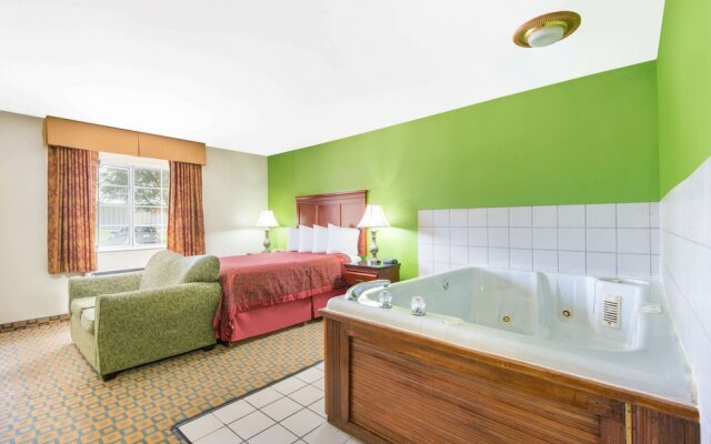 Days Inn and Suites Wichita