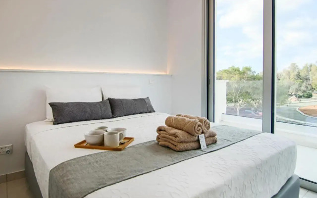 Phaedrus Living - Seaside Executive Flat Harbour 204