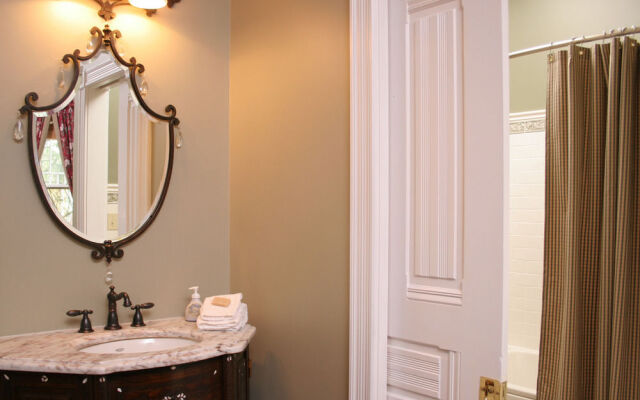 B. F. Hiestand House Bed & Breakfast