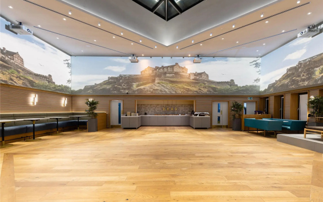 YOTEL Edinburgh - Image 2