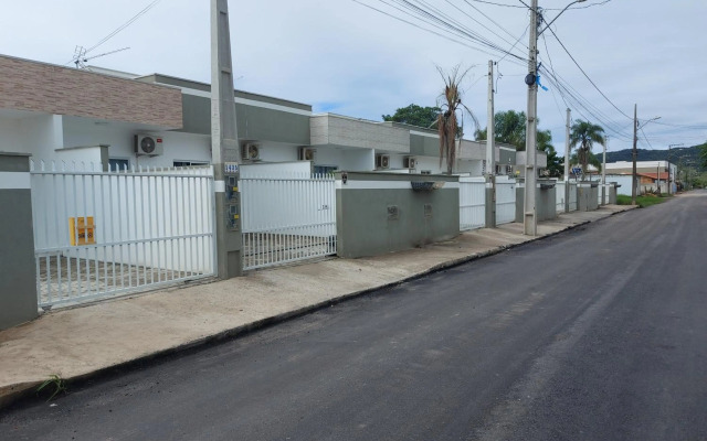 Curta Praia de Armação - Casa Girassol