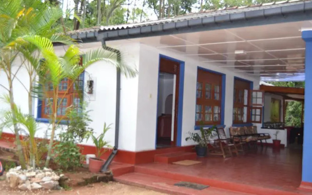 Amro Guest and Restaurant