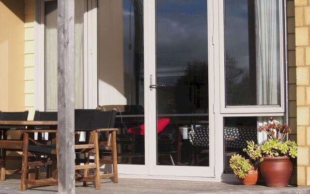 Sow and Piglets Guesthouse - Hostel