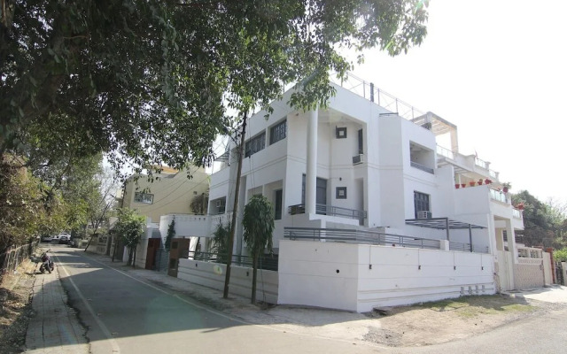 Serenity Stay 2 by OYO Rooms