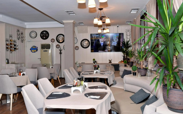 Hotel Cosmos