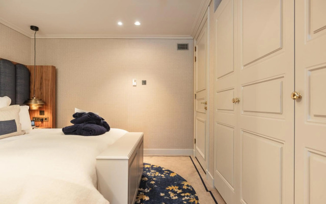 Hotel 717