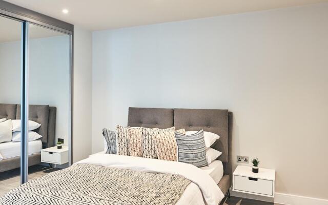Seven Living Bracknell - Free Parking on Site