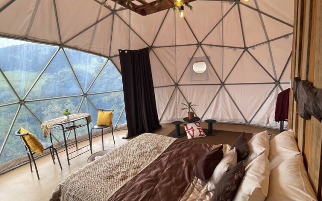 Poas Volcano Observatory Lodge & Glamping