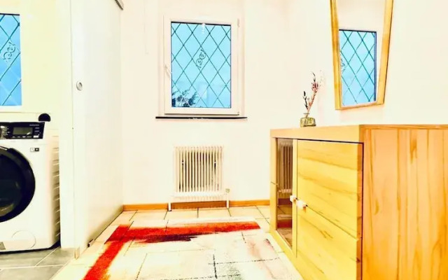 7 private Rooms in a spacious Villa