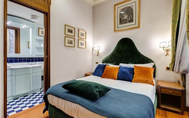 Pantheon Antique Suite