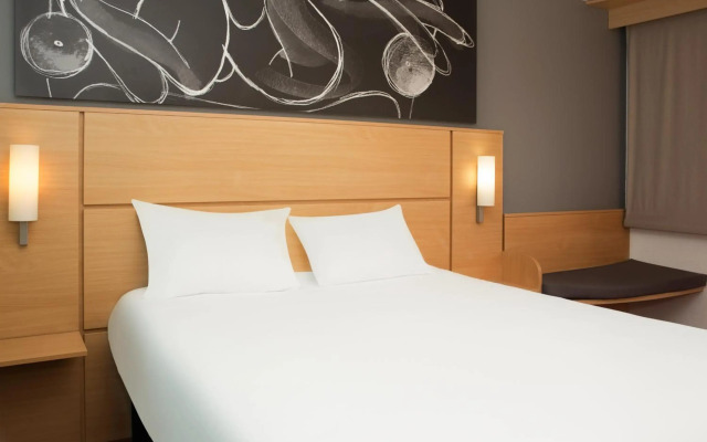 Ibis 3 Lacs Neuchatel Hotel