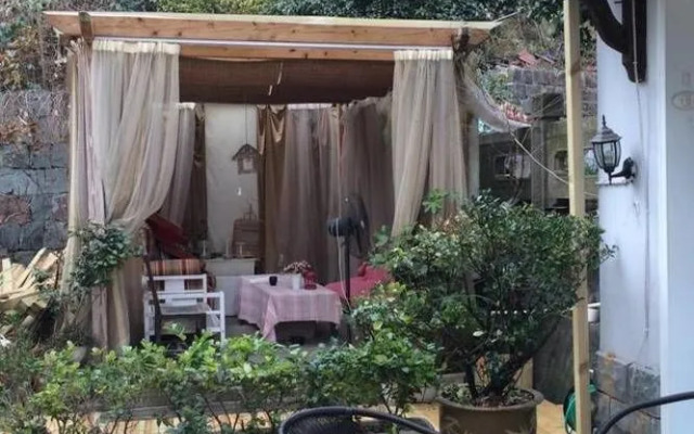 Lingyin Ferry Youth Hostel