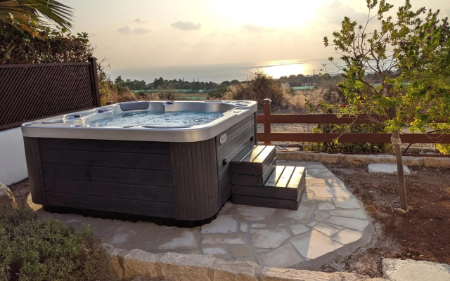 Villa Panorama - Stunning views in villa with hot tub, pool, garden