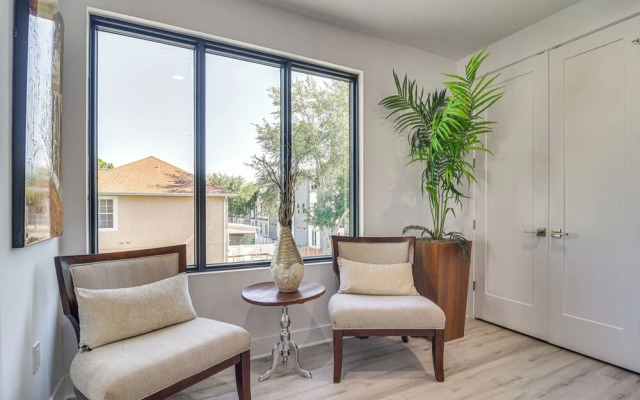 Modern Tampa Townhome Near Midtown WFH Friendly