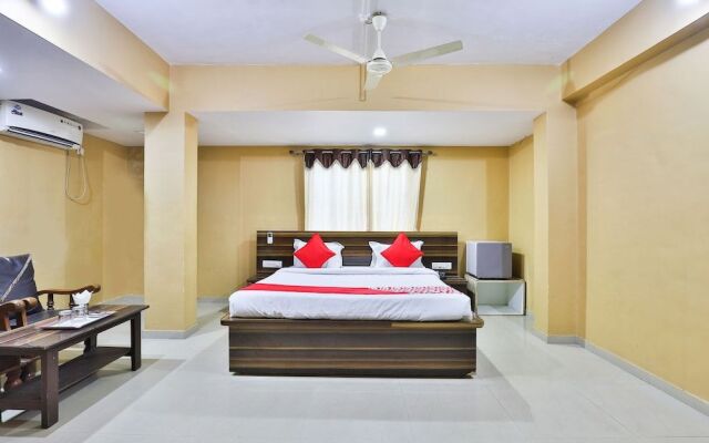 OYO 24833 Hotel Silver