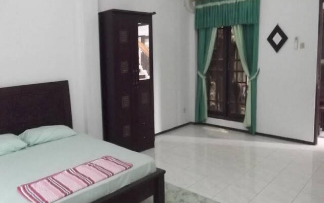 Rumah Lempong Sari Guest House