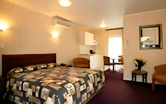 Cornwall Park Motor Inn