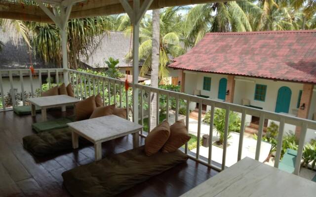 White Coconut Cottage