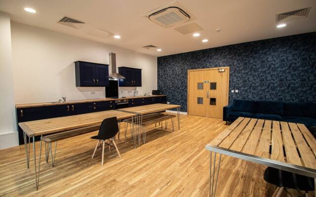 Large And Modern 2 Bedroom Flat With City Views