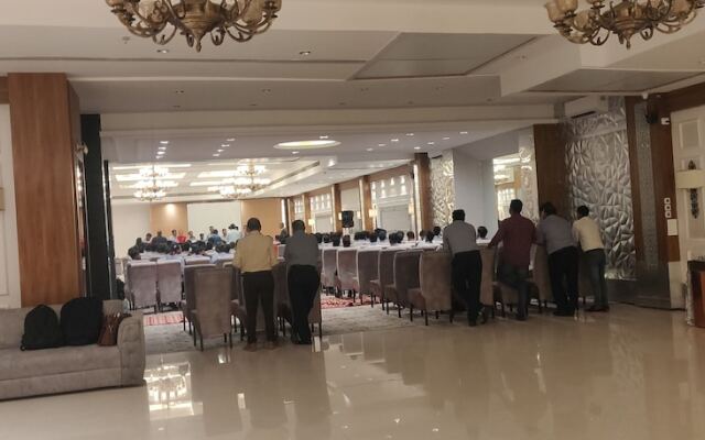 Hotel Sakura by Maps, GURGAON