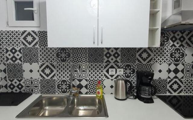 Athens: Center / Walking Distance / Big Balcony