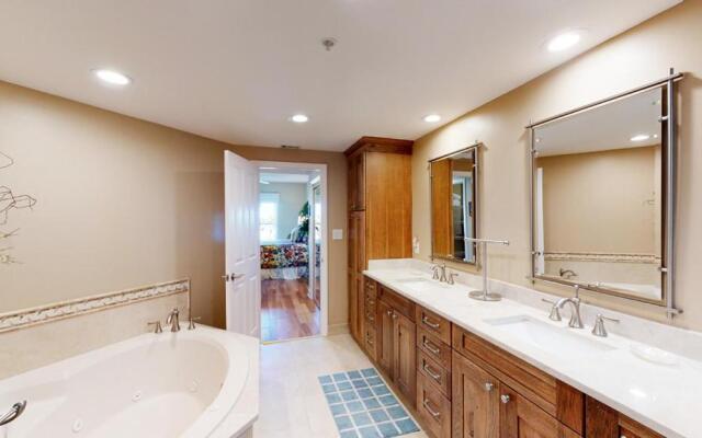 5207 Hampton Place South