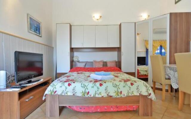 Apartments Ðino 1374