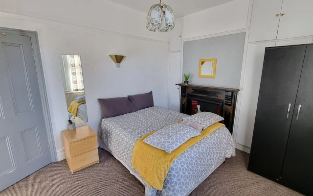 Stunning 5-bedroom House for Unforgettable Getaway