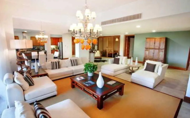Los Altos Residences
