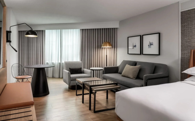 Sheraton Gateway Hotel In Toronto International Airport