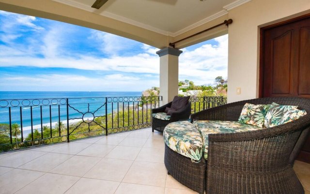 Luxury 2 bedroom condo with ocean view - Few steps from beach