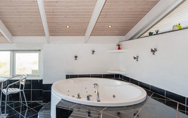 Cozy Holiday Home in RingkÃ¸bing near Fishing