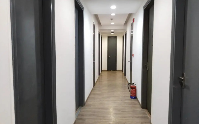 Saltstayz Select - Near Sohna Road City Center