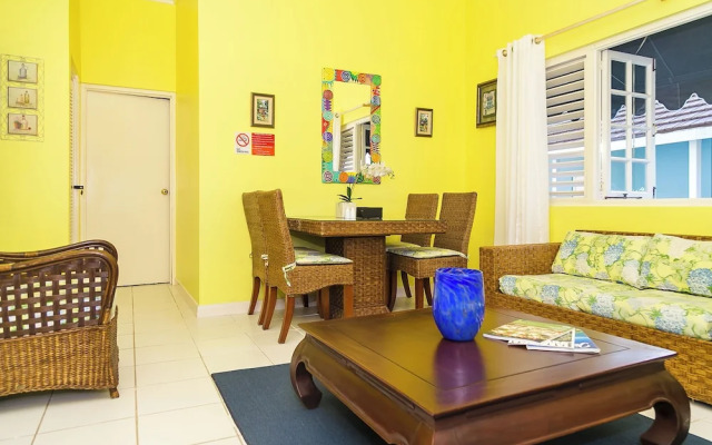Silver Palms Charming 1BR Private Beach and Pool