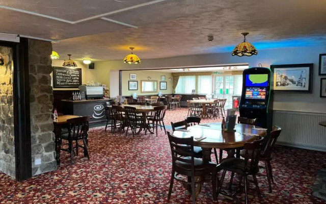 Savoy Country Inn