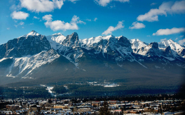 Coast Canmore Hotel & Conference Centre
