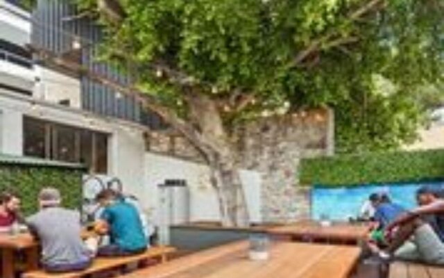 Summer House Backpackers