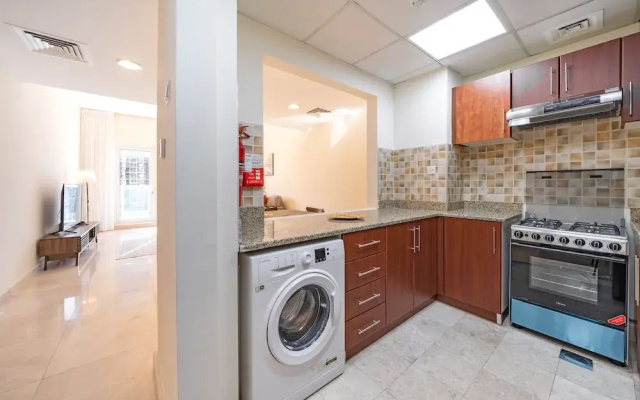 Spacious Apartment With Balcony in Business Bay