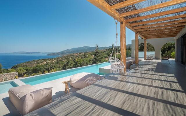 URANOS di GIOIA Villa with magnificent sea view and infinity pool 18x4m