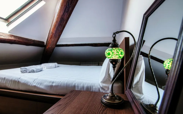 JOIVY Stylish Flat, 5-Minute Metro Trip To Centre