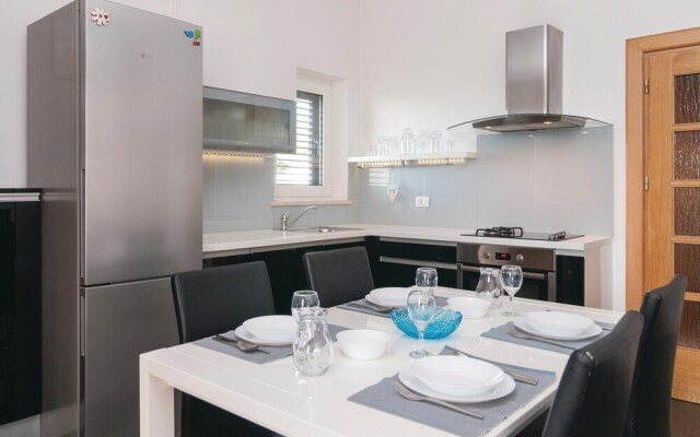 Nice Apartment in Selca With 2 Bedrooms and Wifi