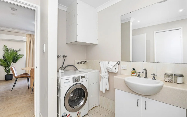 2bdr East Perth Getaway