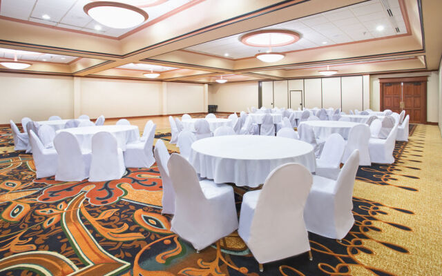 Holiday Inn Minot Riverside