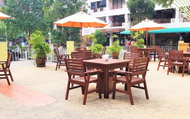 Jomtien Plaza Residence Large Modern Studio Apartment