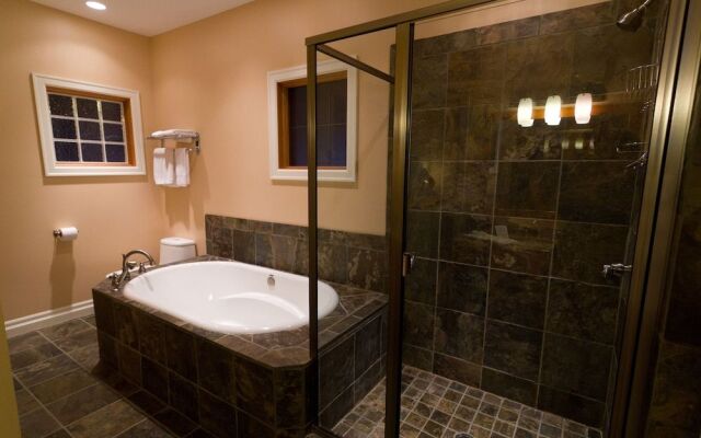 Halcyon Hot Springs Resort