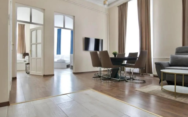 Premium Apartment by Hi5-Vaci str. 3 bedroom (219)