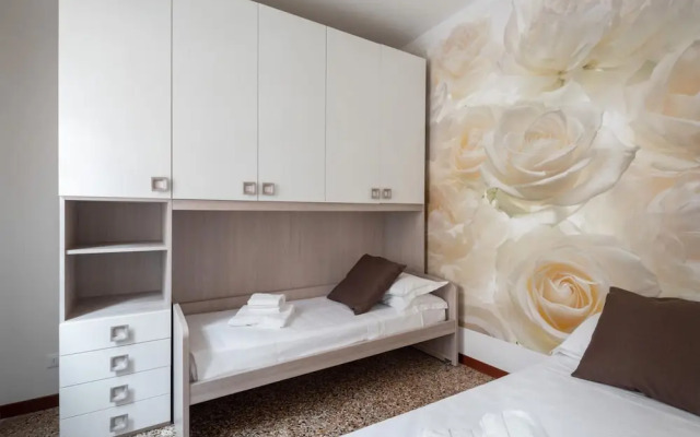 Venice Grand Canal Style Apt 3 by Wonderful Italy