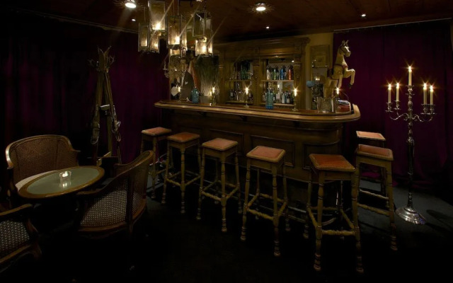 Arena Lodge