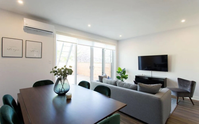 Brand New 3 Bedroom With Rooftop Patio